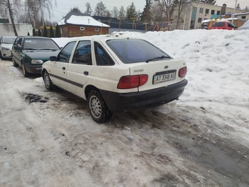 Авто Ford Escort 1995 № 8539240