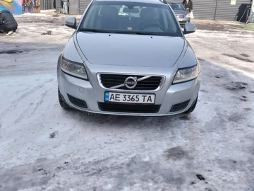 Авто Volvo V50 2010 № 8541085