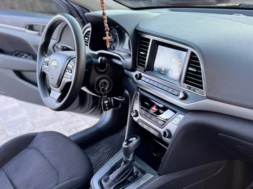 Авто Hyundai Elantra 2018 № 8543175