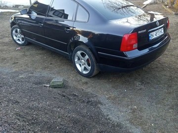Авто Volkswagen Passat Sedan 2000 № 8547445