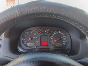 Авто Volkswagen Golf 2000 № 8548769