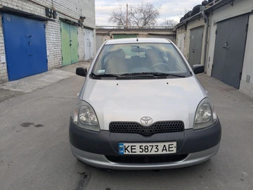 Авто Toyota Yaris 2000 № 8548828