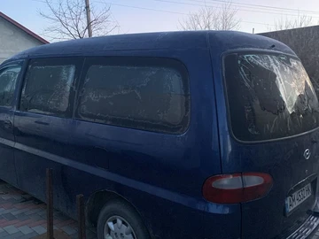 Авто Hyundai H200 1998 № 8552246