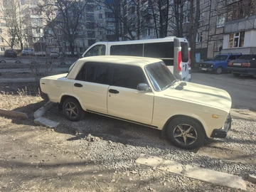Авто ВАЗ 2105 1982 № 8557644