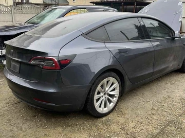 Авто Tesla Model 3 2021 № 8559901