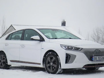 Авто Hyundai Ioniq 2017 № 8560006