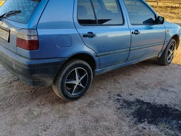 Авто Volkswagen Golf 1993 № 8560010