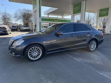 Авто Mercedes 220 2010 № 8560344