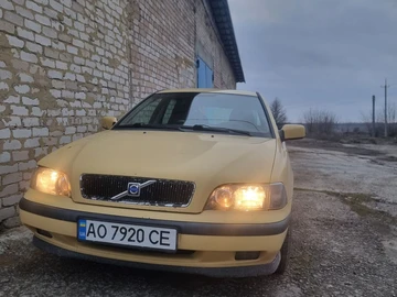 Авто Volvo V40 Kombi 2000 № 8561164