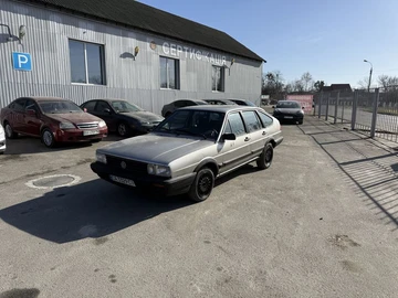 Авто Volkswagen Passat Hatchback 1985 № 8567075