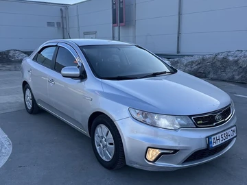 Авто KIA Cerato Forte  2010 № 8567711