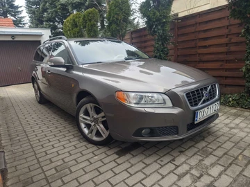 Авто Volvo V70 2009 № 8568127