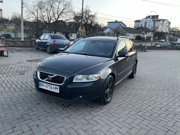 Авто Volvo V50 2010 № 8568192