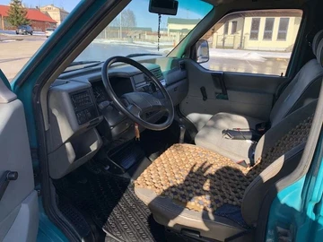 Авто Volkswagen Transporter 2000 № 8569441