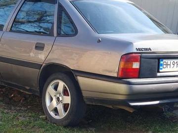 Авто Opel Vectra 1992 № 8570935