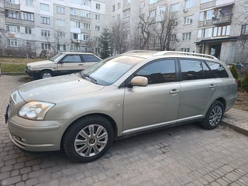 Авто Toyota Avensis Verso 2003 № 8571381