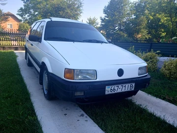 Авто Volkswagen Passat Variant 1992 № 8571667