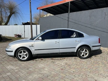 Авто Volkswagen Passat Sedan 1994 № 8573298