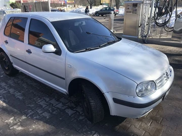 Авто Volkswagen Golf 2000 № 8576526