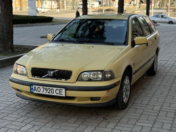 Авто Volvo V40 Kombi 2000 № 8576808