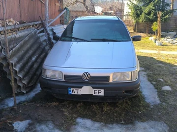 Авто Volkswagen Passat Sedan 1989 № 8576935