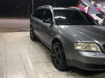 Авто Audi Quattro 2000 № 8576941
