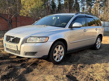 Авто Volvo V50 2010 № 8577551