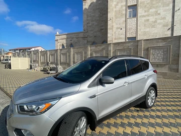 Авто Ford Escape 2019 № 8579338