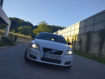 Авто Volvo V50 2010 № 8579483