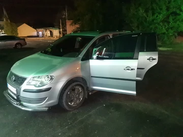 Авто Volkswagen Touran 2007 № 8582090