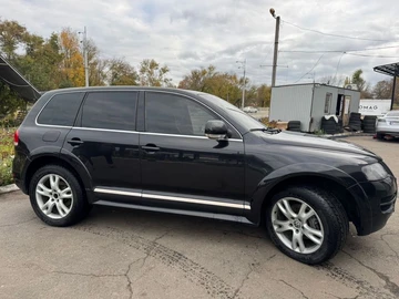 Авто Volkswagen Touareg 2005 № 8583110
