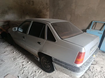 Авто Opel Kadett 1990 № 8588148