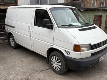 Авто Volkswagen Transporter 2000 № 8588593