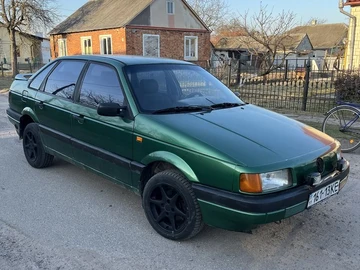 Авто Volkswagen Passat Sedan 1988 № 8589219