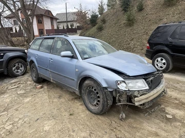 Авто Volkswagen Passat Cc 1999 № 8592129