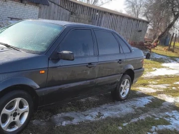 Авто Volkswagen Passat Sedan 1993 № 8594321
