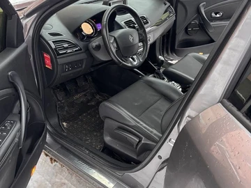 Авто Renault 4 2013 № 8595765