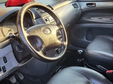Авто Toyota Avensis Verso 2002 № 8596526