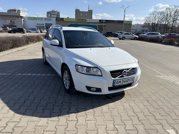 Авто Volvo V50 2011 № 8599333