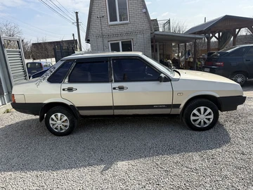 Авто ВАЗ 21099 1995 № 8600378