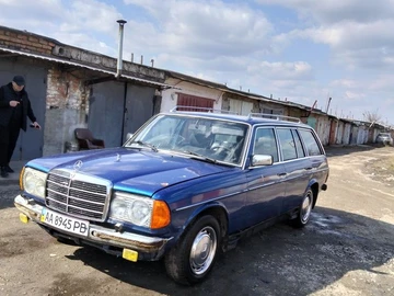 Авто Mercedes 240 1982 № 8600617