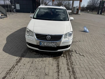 Авто Volkswagen Touran 2008 № 8601088