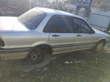 Авто Mitsubishi Galant 1990 № 8605091