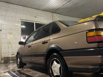 Авто Volkswagen Passat Sedan 1990 № 8605412