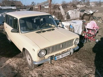 Авто Ford Canyon 1976 № 8606243
