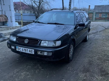 Авто Volkswagen Passat Variant 1994 № 8606603