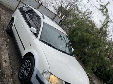 Авто Volkswagen Passat Variant 2000 № 8607195