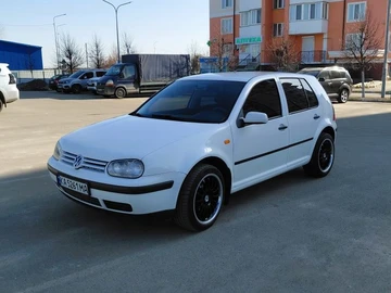 Авто Volkswagen Golf 2000 № 8607923