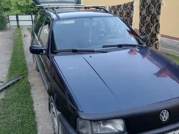 Авто Volkswagen Passat Hatchback 1993 № 8609067