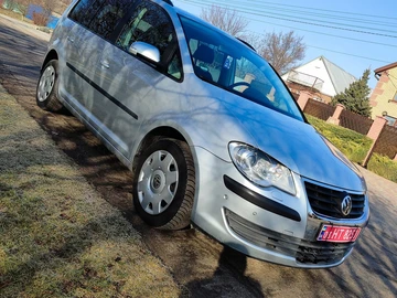 Авто Volkswagen Touran 2009 № 8609792